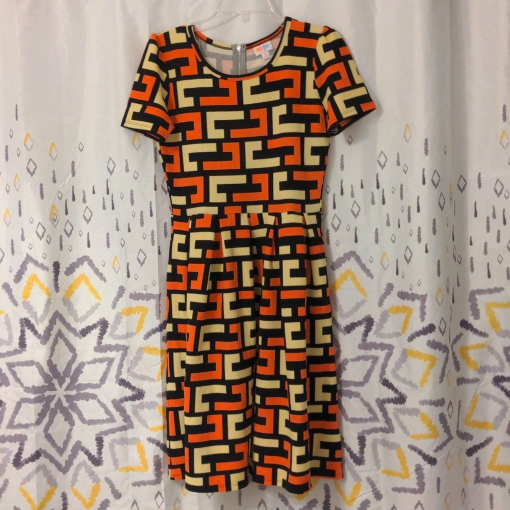 🌺NWOT LulaRoe Amelia Dress Yellow/Black/Tangerine Geo Print, Size Medium